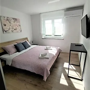 Apartman Dori, Pula