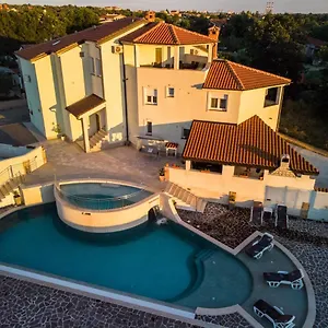 Apartman Amela, Pula